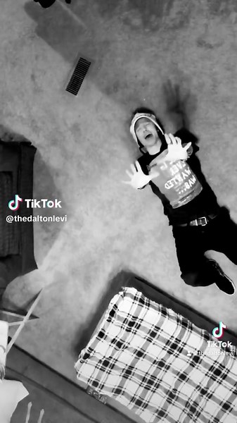 MrSmiles (@mrsmiles91)’s videos with original sound - Lauren