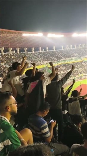 Hooligan Persebaya - Field Of Surabaya !! Menggema psywar viking bobotoh persib #bonek