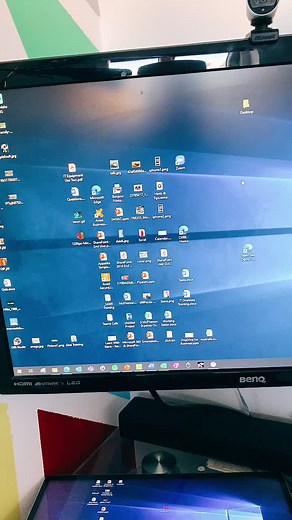 Hide Desktop Icons #microsoft #tips #hacks #tutorials #techtips #howto #learnontiktok #microsoftoffice #windows #desktop #productivity #windows