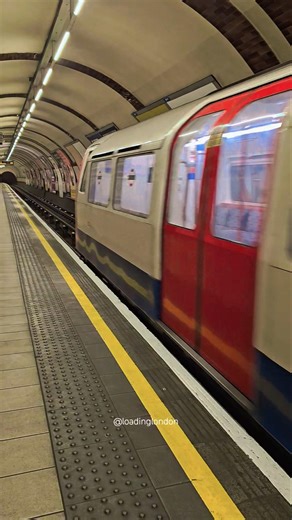 BAKERLOO LINE | TRAIN LEAVING STATION #tfl #underground #train #fyp #explore