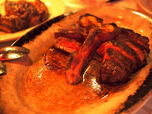 NYグルメ｜太っ腹サービス！素晴らしきホスピタリティ「クラブAステーキハウス」【デザート３種盛がタダ？】 ｜グルメピエロ