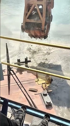 Grab Dredger’s Clamshell Bucket Undergoing Testing