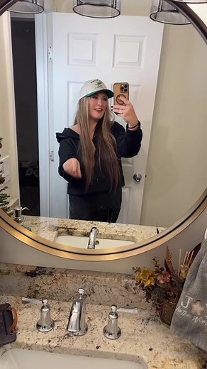 This Nose Down 3D Puff Core Hat is SUCH a clean staple 🧢✨ Structured fit, raised puff embroidery, and easy to throw on with literally everything. If you love minimal streetwear, this one’s a must. #nosedownscents #3DPuffHat #truckerhat #nds #snapbackhat @Nose Down Scents