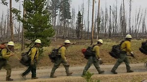 Crews continue battle to contain Oregon wildfire