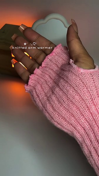 Knitted Arm Warmers for Stylish Winter Accessories