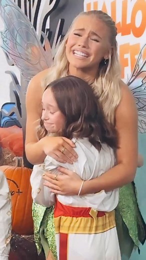 Did you miss us? Because we definitely missed you! 💫 We haven’t seen our girl Freya since July, and it was such a joy to catch up — chatting about everything she’s been up to since tour and all the exciting things ahead (stay tuned 👀) These moments mean the world to us, and we don’t take a single one for granted. Being invited to a Disney Halloween party at the Walt Disney Studios lot, surrounded by our favorite people, and asked to dress up as Nova to surprise Freya — pure magic. Kennedy abso