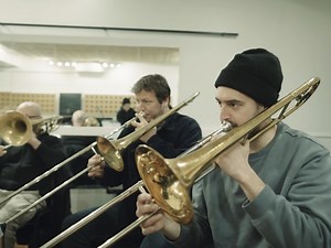 Brought brass players to an EDM concert 🎺🖤🏴 | Apashe