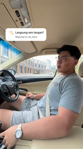 MARKAS MOBIL | Next-Level Used Cars on Instagram: "tutor sliding di mobil yang pake rem kaki, note: jangan sering2 ya sama di tempat kosong aja ya🤣🤣🤣"