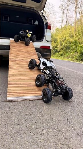 Small Vs Big 4x4 RC Crawler Climb Test & Who s the King?👑
