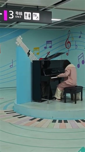 The TRUTH About Chinese Instruments! 🎹 (Public Piano in Chengdu)