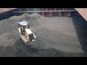 Trimming process for COAL in cargo hold to avoid broken stowage
