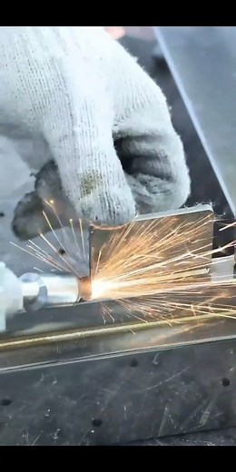 113K views · 842 reactions | #Laser welding machine manufacturer#Laser welding machine prices#Portable laser welding machine#Hand-held laser welding machine#Air-cool laser weld machine | 中国炬兴激光设备有限公司 | Facebook