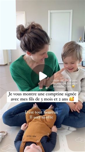 Bébé Signe & Vie de Maman 🍃 Typhanie on Instagram: "Les comptines signées : une valeur sûre de la naissance jusqu’à très longtemps ! 🥰 Ici Léandre attend juste la fin pour que je lui touche le bout du nez 😆 (regarde son sourire qui arrive à la fin de la chanson^^), parfois il signe avec moi à son petit frère c’est juste trop adorable ♥️ —> Et toi quel âge à ton bébé avec qui tu fais des comptines signées ? Pour avoir les 10 premiers signes à faire avec ton bébé sous forme d’affiche, commente 
