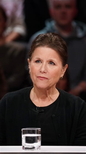 197K views · 935 reactions | Avec son autobiographie, Le Bézoard, Pascale Montpetit se livre sans détour sur son passé troublant. #tlmep | Tout le monde en parle | Facebook