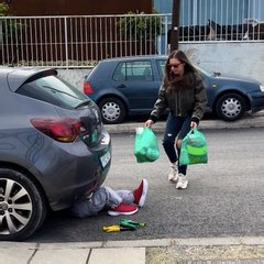 Wait... that's not real food? Unbelievable illusion! 🎩✨