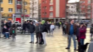 Almanya'nın Hanau kentindeki ırkçı saldırının kurbanları anıldı (2) - Dailymotion Video