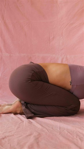 Hannah Singer on Instagram: "Dhyana Mudra is the posture of stillness. Hands resting in your lap, one palm cradling the other, thumbs gently touching: a simple shape that tells the nervous system it’s safe to soften. Sit comfortably, place your hands in your lap or lower belly, close your eyes, and let your breath become your anchor. You don’t have to clear your mind just give it somewhere gentle to land. Today I’m wearing natural fiber yoga wear from Indigo Luna slow-made, earth-honoring, and a