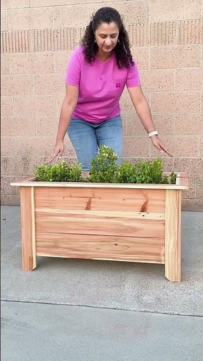 3 Easy DIY cedar planters that are ACTUALLY beginner friendly. #woodworking