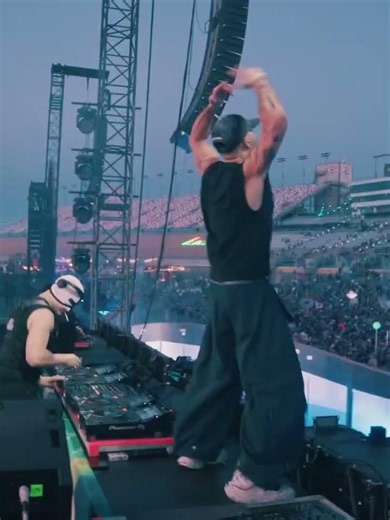 NICO MORENO B2B HOLY PRIEST at EDC Vegas 🔥🇺🇸