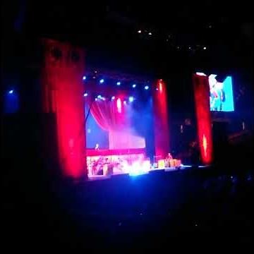 31 minutos Calurosa Navidad en Movistar Arena 2014- El Dinosaurio Roberto- El Dinosaurio Anacleto