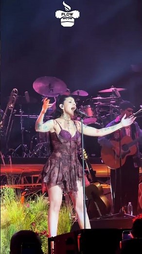 Cazzu shows Ángela how to sing this song