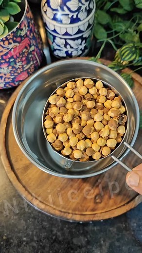 299K views · 7.7K reactions | Protein rich recipe (Ingredients in the description box) 1 cup bhuna Chana 1/2 Cup makhana 1/4 cup almonds 1 tbsp ghee 2 tbsp flaxseeds 2 tbsp pumpkin seeds 2 tbsp sunflower seeds 2 tbsp sesame seeds 2 tbsp melon seeds 200 gm dates | Nikiiceipe | Facebook