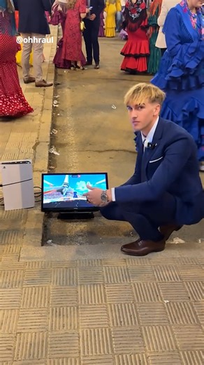 894K views · 1.3K reactions | ️ Un 'gamer' se planta en la Feria de...