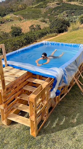 I Built a Luxury Backyard Pool Using FREE Pallets! 😲