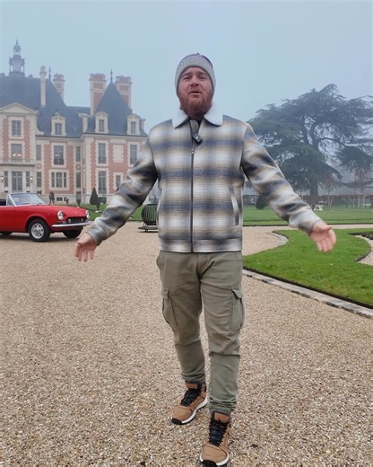 25K views · 235 reactions | ✨ Baptiste fait le débrief final de la Fiat 124 Spider ! Le chantier est bouclé : intérieur neuf, moteur brillant et parfaitement réglé, tous les éléments remontés… La Spider est enfin prête pour la vente   À votre avis, combien pourrait-elle partir ? Dites-le en commentaires ! ⬇️  Retrouvez Vintage Mecanic en replay sur RMC BFM Play et chaque mardi à 21h10 pour un épisode inédit de la saison 10 !  | Vintage Mecanic | Facebook