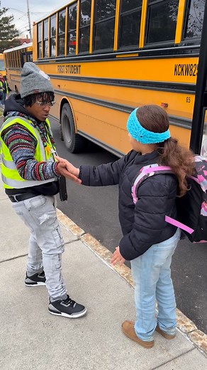 Here’s how we start our day at Bellevue! 😎 💪 🐝 The Syracuse City School District | Bellevue Elementary School