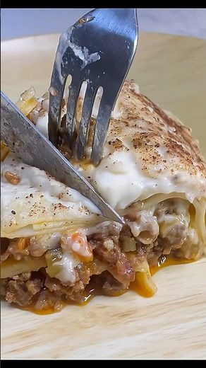 Mediterranean-Style Lasagna with Bolognese and Béchamel Sauce! 🩷