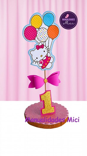 🎀 Centro de mesa Hello Kitty para primer añito lleno de detalles tiernos ✨ Hello Kitty centerpiece for first birthday full of sweet details ✨ Suscríbete para ver el paso a paso #hellokitty #CentroDeMesa #PrimerAñito #DecoraciónCumpleaños #HechoAMano #DIYFiesta #hellokittyparty #reelsviral #manualidadesmici | Manualidades Mici
