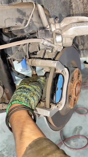 auto mechanic brake pads replacement 🛠️🛻🛠️🚘🚗🛠️ | Bridge Girl