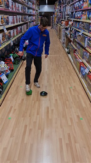 783K views · 1.7K reactions | Deviens un pro du football avec Soccer Bot ! ⚽朗 https://tinyurl.com/mppnfxze Disponible dans tous les magasins Smyths Toys et sur notre site à 59,99€ avec la référence 236336  | Smyths Toys Superstores FR | Facebook