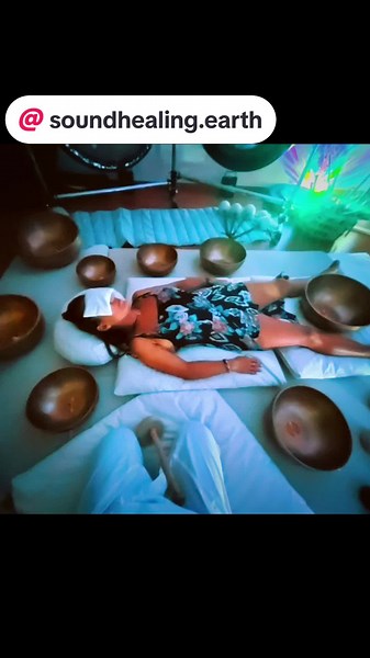 Chakra balancing meditation SOUND therapy 🕉️ #holistichealingvibes #meditation #soundhealing #StressRelief #stressmanagement #ChakraHealing #singingbowls #singingbowlmeditation #singingbowltheraphy