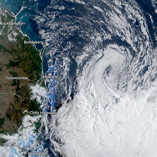 Tropical Cyclone #Alfred swirls offshore near southern Queensland, Australia 🇦🇺🌀 The cyclone has weakened and become lopsided, with its movement slowing. However, it is now preparing to make a sharp westward turn in the direction of Brisbane, with some potential for reorganization as it nears the coast. Residents in areas around #Brisbane should be prepared for flooding, strong winds, and heavy rain later this week. | Zoom Earth