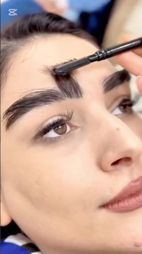 Eyebrows brush: Quick pro technique to shape sparse brows in 30 seconds