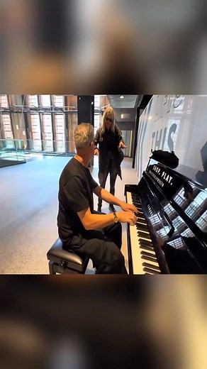 Public Piano Cover: Captivating Reactions to Music