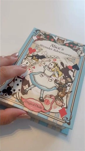 【マニキュア】ＢＯＯＫスタイルの アート型ネイル！ 夢幻的な雰囲気を 表現したベージュカラー ストーリー・イン・カラー マジカルヌード