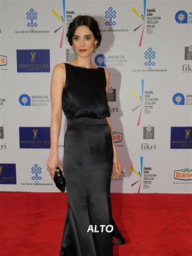 Cansu Dere: Fuerza y Elegancia en el Drama Turco