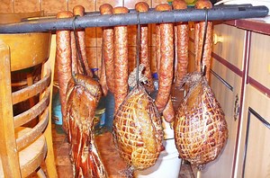 Przepis na marynatę do szynki lub boczku.