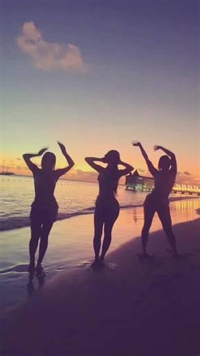 living our 2016 dream 🥹 @🎀Piper 🎀 Rochelle @Aishah sofey