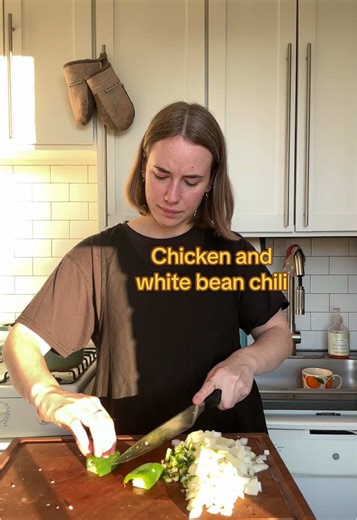 Delicious Chicken and White Bean Chili Recipe
