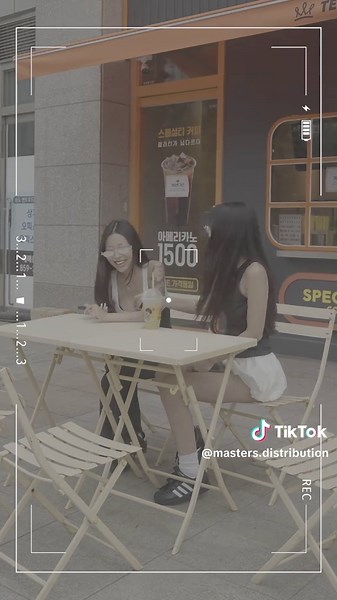 По щелчку пальцев всё меняется — особенно настроение 🤪 Эксклюзивный и надежный поставщик по всей Корее 🙌🏻 ________ Master Distribution — один из ведущих импортеров продуктов питания и напитков в Корее. Наши контакты: 📞 82 31 495 5177 📧 mastersdistrkorea@gmail.com 📍인천 연수구 인천타워대로 323 송도센트로드 A동 2607호