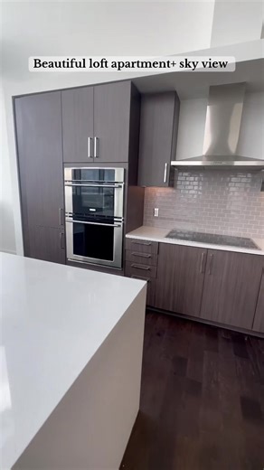 Awesome Loft unit in the sky available for grabs. Need an apartment ASAP or in 90 days? I got you. Send me your move in criteria and let’s get started on your apt search! OR fill out my quick move in form, link in my bio! 🙌 #houstonapartments #luxury #houstonhighrises #houstonapartmentlocator #penthouse