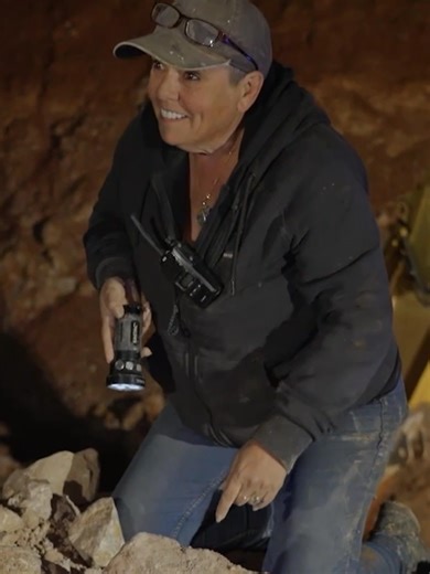 Things are getting a little too close for comfort 🪏 Stream all-new #OutbackOpalHunters now on discovery