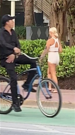 A Beautiful Stroll Through Miami’s Iconic South Beach | Ocean Drive Vibes #miami #southbeach