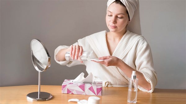 Natural Makeup Remover: Try These 6 DIY Recipes for Homemade Makeup Removers