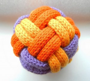 Free Knitting Pattern :: Decorative Toy Balls