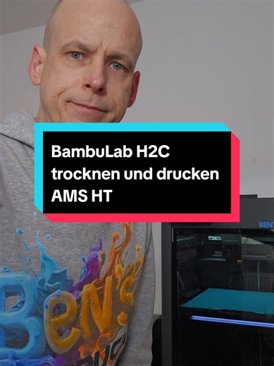 Beim Bambulab H2C kann man aktuell (9.3.26) noch nicht im AMS HT trocknen und drucken. Beim Bambulab H2D funktioniert das mittlerweile schon zum Teil oder auch vollumfänglich. Für den H2C soll es aber bald eine neue Firmware geben mit der dies dann auch möglich sein soll. Mit einem Trick könnt ihr die Funktion aber jetzt schon im AMS HT zumindest nutzen. 👍🏻Also schaut mal rein wenn Ihr auch einen BambuLab H2C habt und im AMS eure Filamente während dem Druck weiter trocknen wollt. #3ddrucktipps